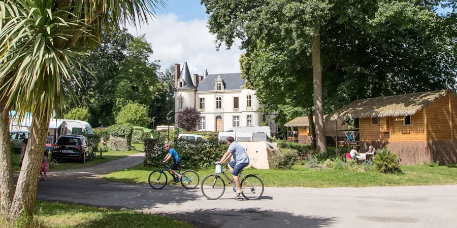 Castel Camping Domaine de la Ville Huchet - image n°1 - Camping Direct