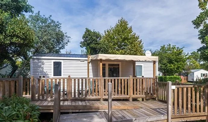 Mietunterkunft - Mobilheim  Comfort Xl - 35 M² - 2 Schlafzimmer- Erhöhte Terrasse - Klimaanlage - Barrierefrei - Camping Marvilla Parks - Domaine de Ker'Ys