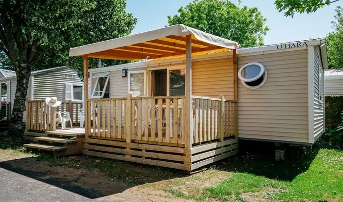 Mietunterkunft - Mobilheim  Comfort Xl - 24 M² - 2 Schlafzimmer- Erhöhte Terrasse - Klimaanlage-  Fernseher - Camping Marvilla Parks - Domaine de Ker'Ys