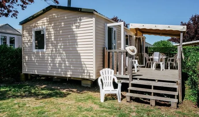 Mietunterkunft - Mobilheim  Comfort Xl - 32 M² - 3 Schlafzimmer- Erhöhte Terrasse - Klimaanlage - Camping Marvilla Parks - Domaine de Ker'Ys