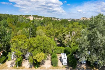Stellplatz - Komfortpaket, Mit Strom - Camping du Pont d'Avignon