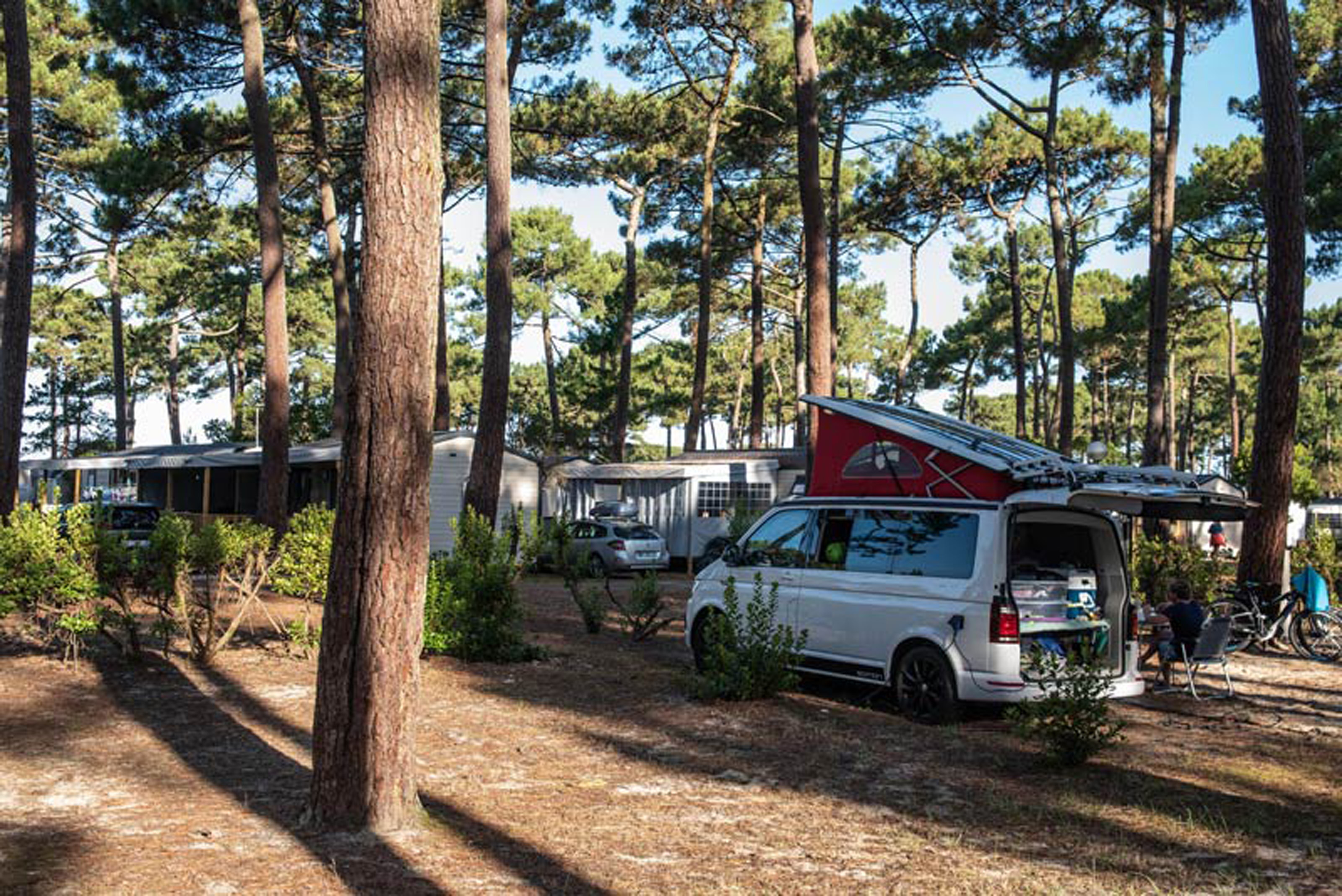 Emplacement - Emplacement Confort + Véhicule + Electricité (6 Ampères) - Camping Campéole Plage Sud