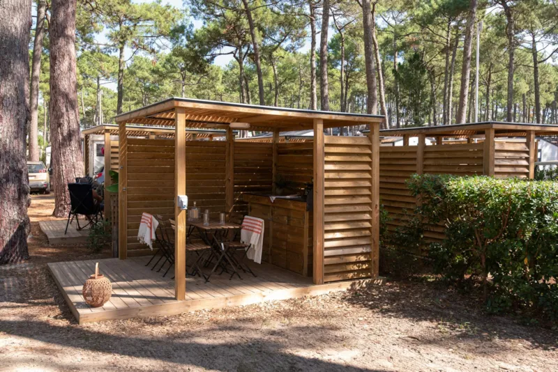 Emplacement Signature Avec Terrasse Équipée / D