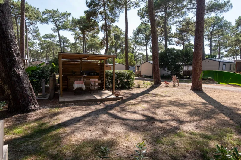 Emplacement Signature Avec Terrasse Équipée / D