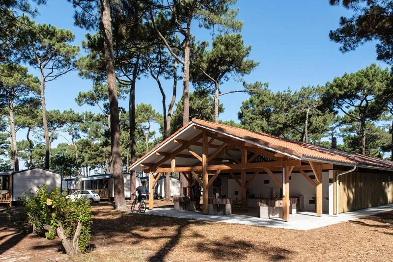 Emplacement Signature Avec Terrasse Équipée / D