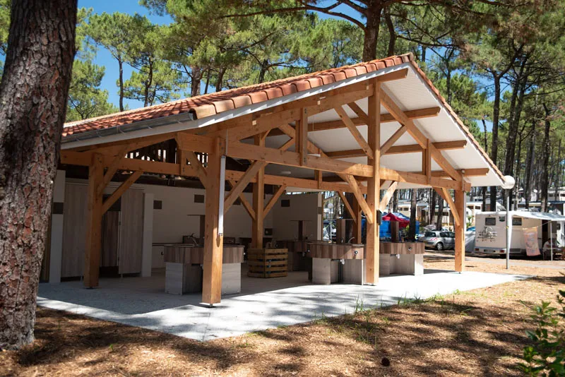 Emplacement Signature Avec Terrasse Équipée / D