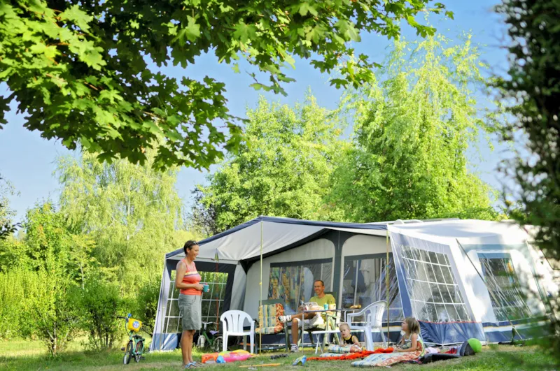 Emplacement Nu Avec Électricité