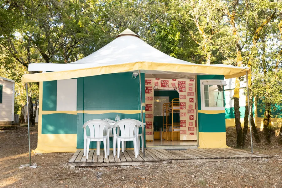 Location - Tente Nature - 2 Chambres - Cuisine Équipée - Salle De Bain - Camping Les Reflets du Quercy