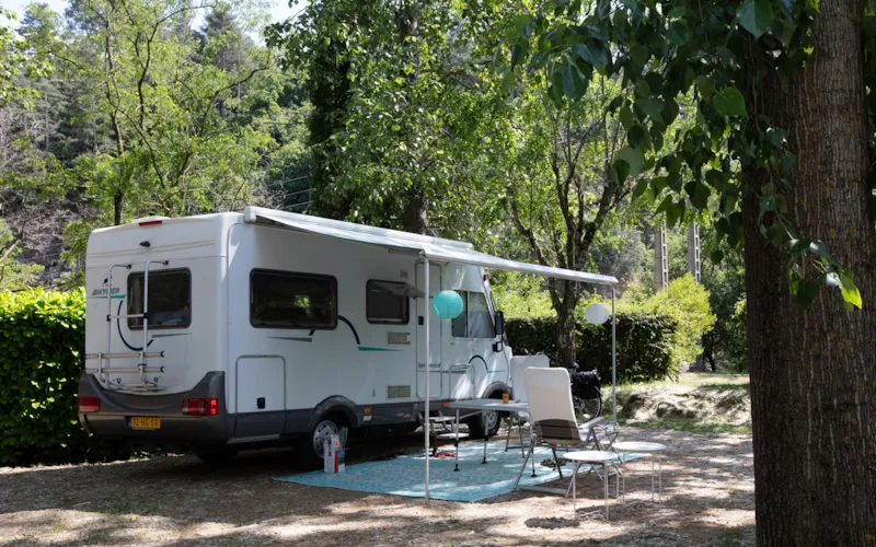 Emplacement Nu Avec Électricité 10A Pour 1 Véhicule + Tente/Caravane Ou Camping-Car