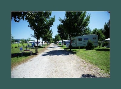 Pitch: camping-car 2 pers / Electricity 10A