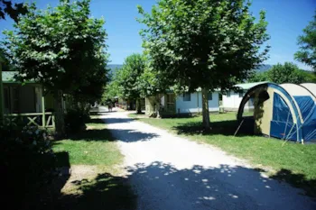 Stellplatz - Stellplatz Pauschale Wanderer Oder Radfahrer Mit Zelt - Camping les Charmilles