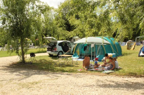 Stellplatz - Pauschalangebot Für Radfahrer Oder Wanderer: 1 Zelt (Ohne Stromanschluss Und Ohne Kraftfahrzeug) - image n°5 - Camping les Charmilles