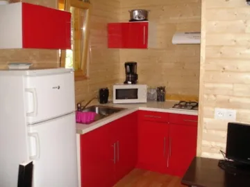 Location - Chalet Soleil   Couchant  35M² + Lave Vaisselle + Terrasse Couverte + Télévision - Camping LA GARENNE