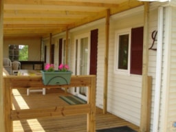 Mietunterkunft - Residenz De Luxe Le Paradis  - Überdachte Terrasse Télevision - Camping LA GARENNE