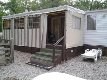 Mietunterkunft - Residenz Le Lys 40M2 (2 Badezimmer) + Klimaanlage + Spülmaschine + Überdachte Terrasse - Camping LA GARENNE
