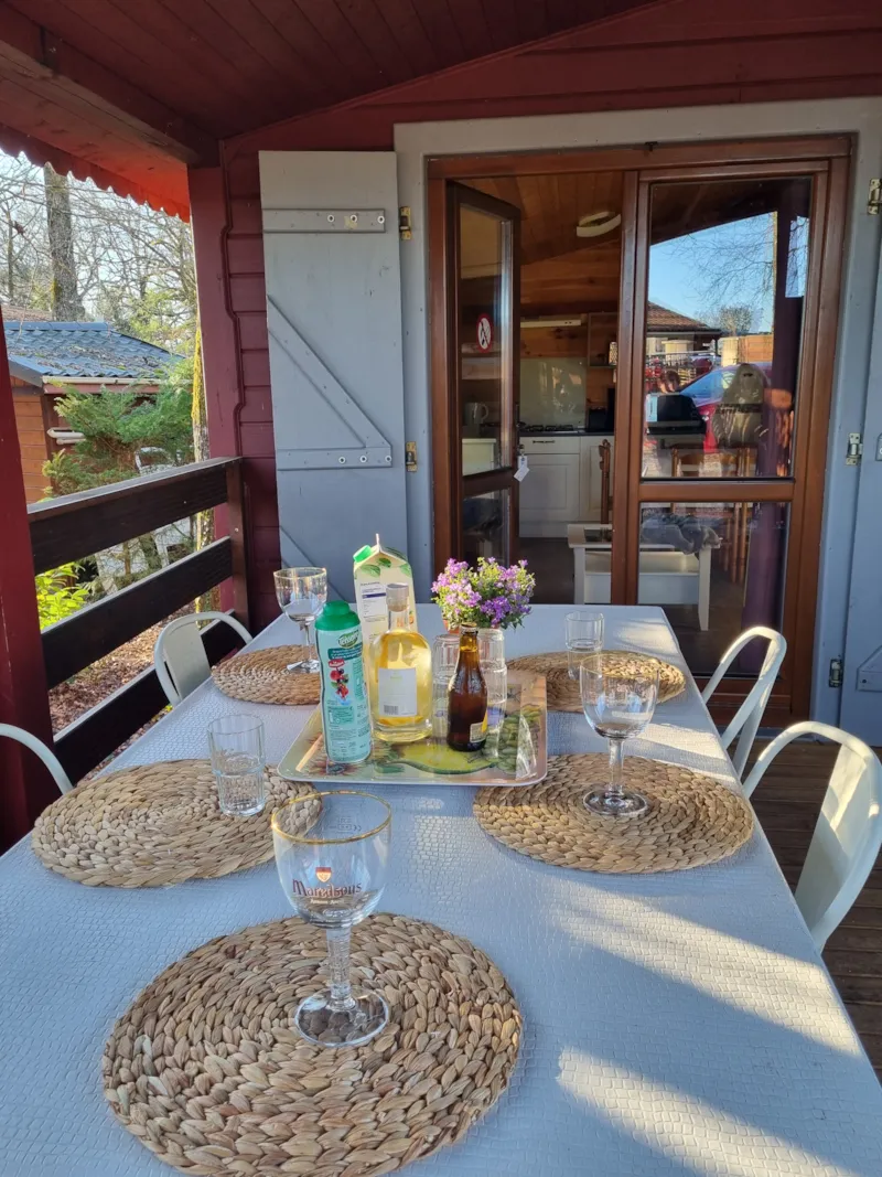 80 Chalet Champêtre  35M² +  Grande Terrasse Couverte  +Télévision + Lave Vaisselle