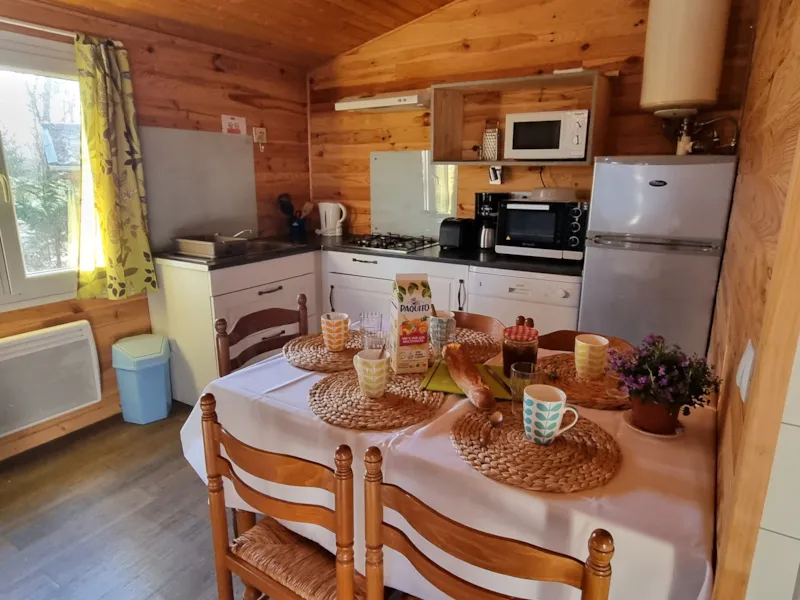 80 Chalet Champêtre  35M² +  Grande Terrasse Couverte  +Télévision + Lave Vaisselle