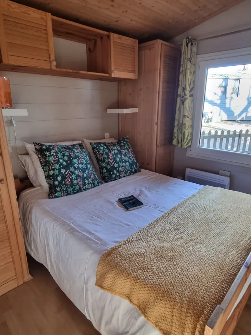 80 Chalet Champêtre  35M² +  Grande Terrasse Couverte  +Télévision + Lave Vaisselle