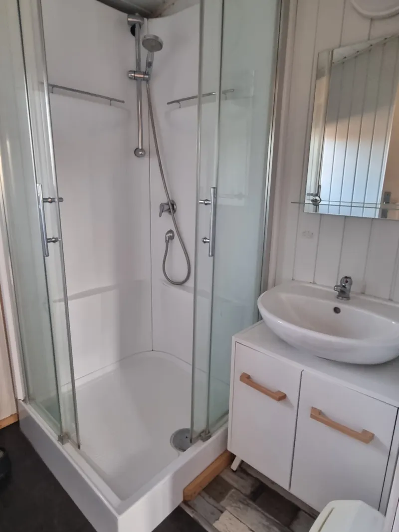 80 Chalet Champêtre  35M² +  Grande Terrasse Couverte  +Télévision + Lave Vaisselle