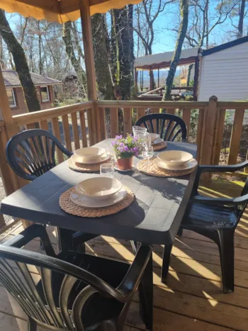 Mietunterkunft - Residenz Les Chênes + Überdachte Terrasse + Fernseher - Camping LA GARENNE