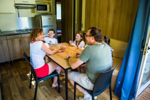Accommodation - 4 Pax Chalet Morea - 2 Rooms - 25 M² - 16 M² Half Covered Terrace - image n°7 - Camping du Lac de Carouge