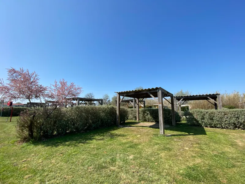 Emplacement Camping Avec Tonnelle