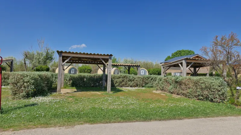 Emplacement Camping Avec Tonnelle