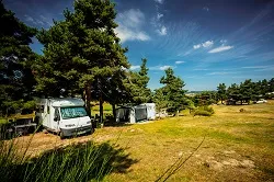 Emplacement Confort, 1 Installation,1 Véhicule, 1 Branchement , 2 Personnes