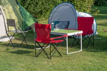 Stellplatz - Stellplatz Nature (Zelt, Wohnwagen, Wohnmobil / 1 Auto) - Flower Camping Caravaning Les Aubépines