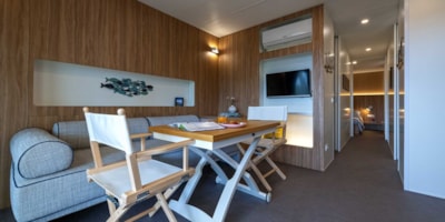 QUEEN VILLA — 4