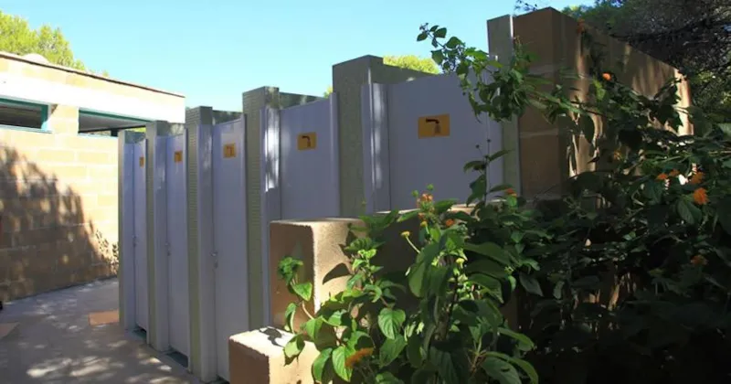 Emplacements Plus 10A, Eau, Évacuation Des Eaux Grises. Partiellement Ombragé. Jusqu'à 80 M²