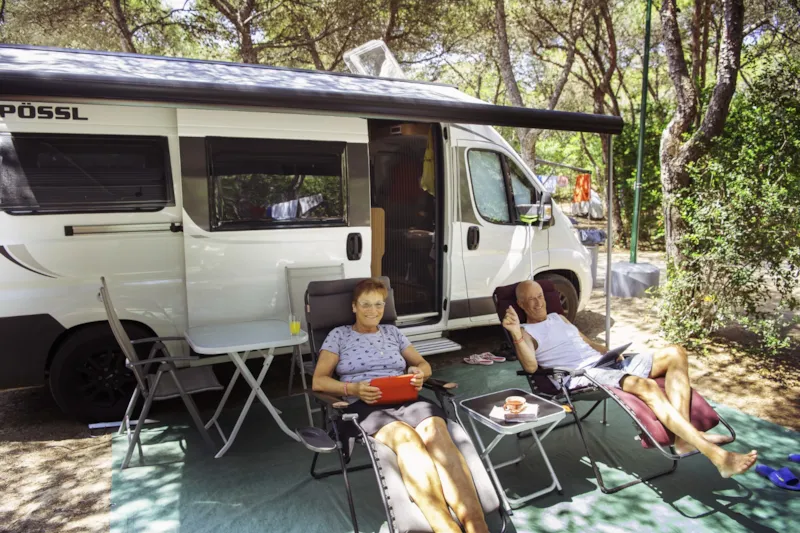 Emplacement Riva 3-6A. Mi-Ombragé. Jusqu'à 80 M²