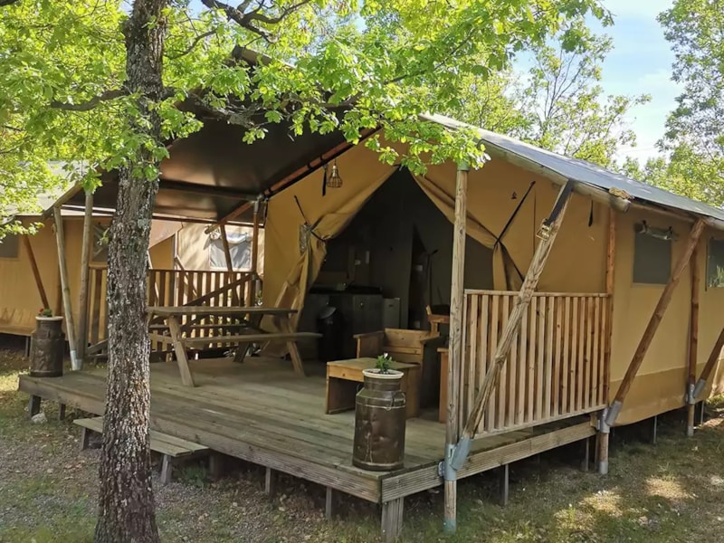Safarizelt Standard - 2 Schlafzimmer (ohne Sanitäranlagen) - überdachte Terrasse  (25m²)