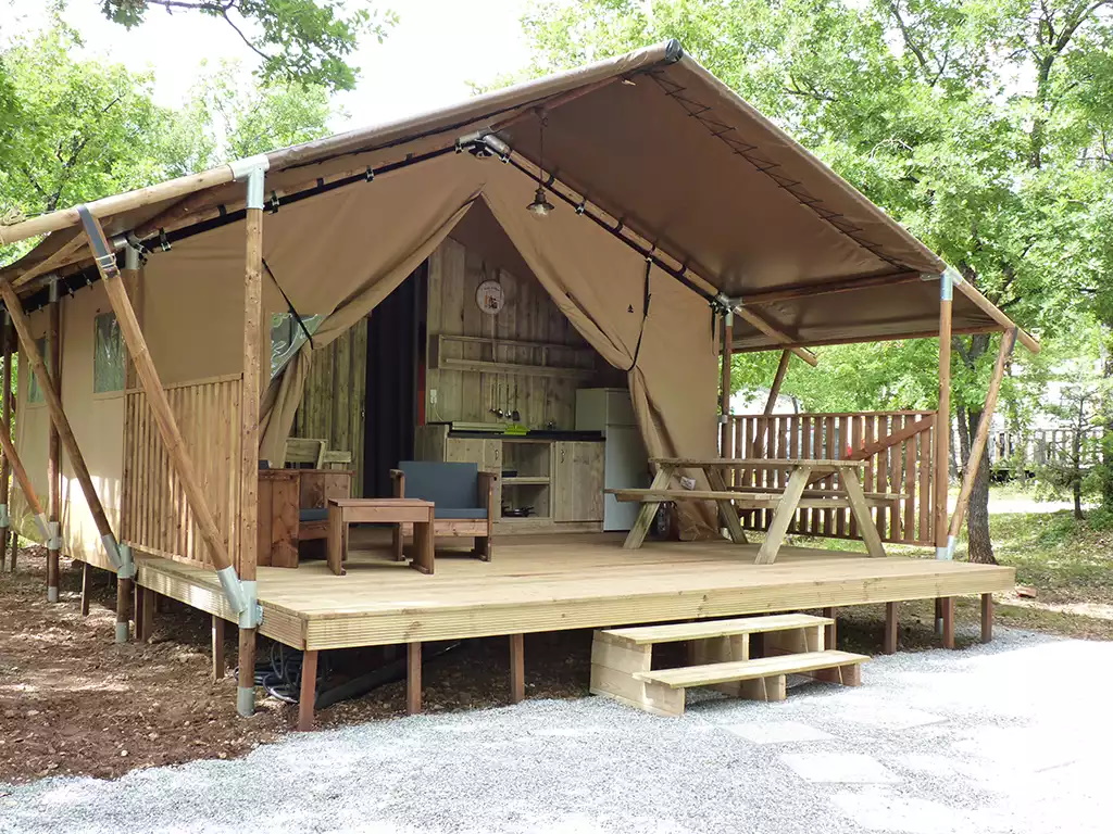 Accommodation - Safari Tent Confort 27M² - 2 Bedrooms + Sheltered Terrace - Flower Camping Le Jas du Moine