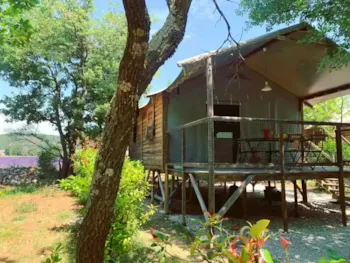 Mietunterkunft - Lodge Auf Pfählen Confort - 2 Schlafzimmer + Überdachte Terrasse (27M²) - Flower Camping Le Jas du Moine