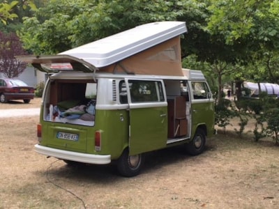 Package: Pitch + converted truck or combi vw or small caravan (2 people + 1 vehicle)