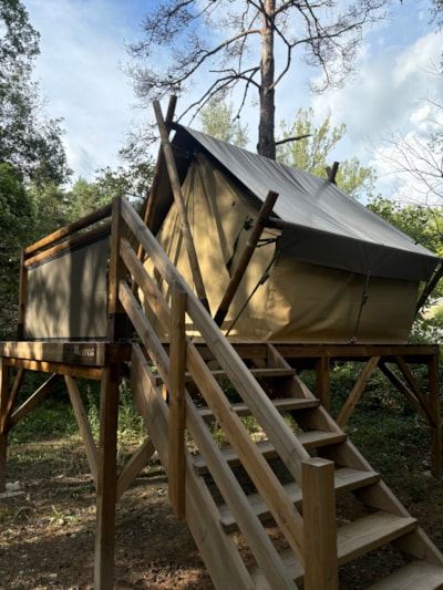 Moorea tent on stilts