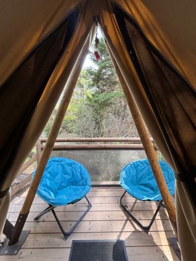 Moorea tent on stilts