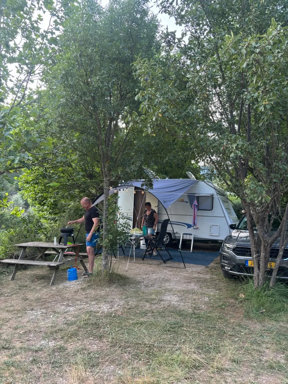 Emplacement - Forfait Emplacement Camion Aménagé Ou Combi Vw Ou Petite Caravane (2 Personnes + 1 Véhicule) - Camping Calme et Nature