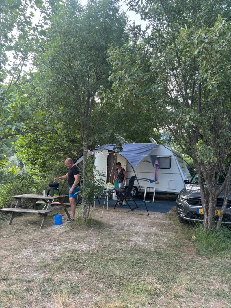 Forfait Emplacement Camion Aménagé Ou Combi Vw Ou Petite Caravane (2 Personnes + 1 Véhicule)