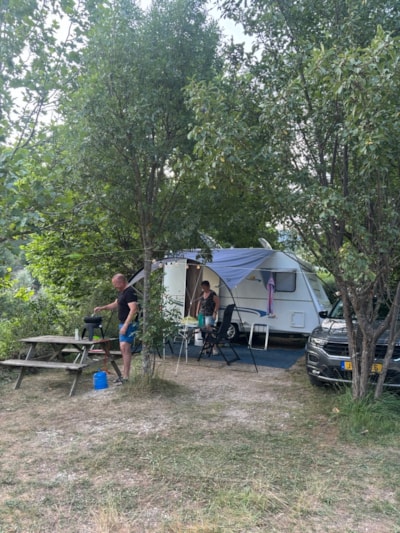 Package: Pitch + converted truck or combi vw or small caravan (2 people + 1 vehicle)