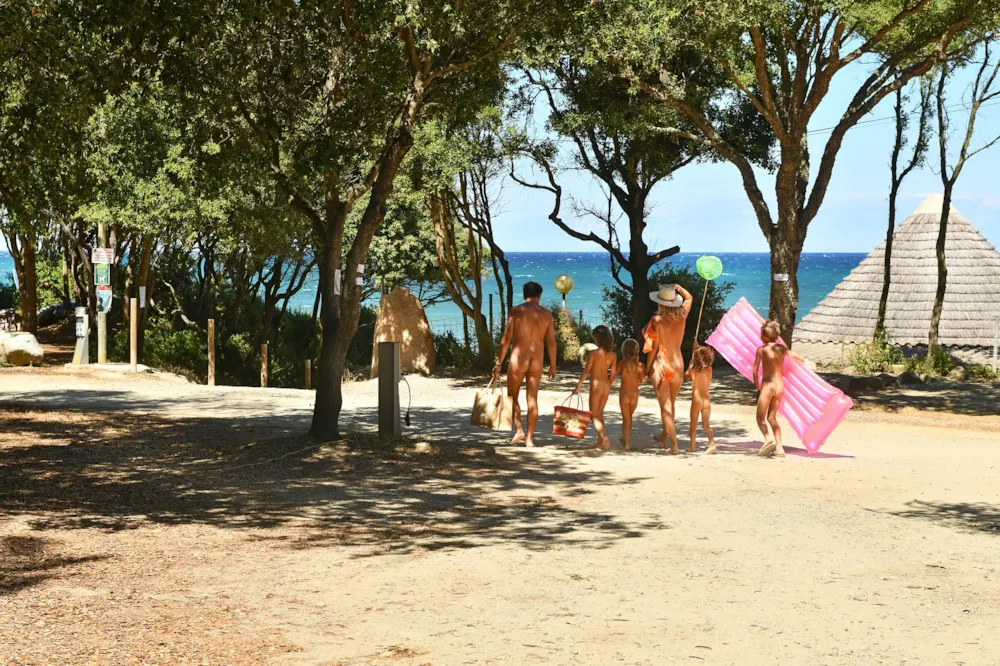 Kampeerplaats(en) - Standplaats Kust 2E Lijn (Tent Of Caravan Of Camper) - Camping Village Vacances Naturiste Bagheera