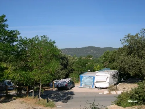 Standplaats met auto + tent/caravan of kampeerauto + elektriciteit 10A