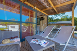 Mietunterkunft - Hütte Mistral 25M² - Klimatisiert - 2 Schlafzimmer - Terrasse 12M² 4/5 Per - Camping Paradis La Pinède