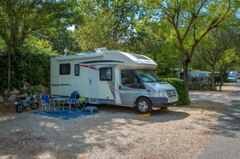 Forfait Emplacement Camping + Véhicule + Électricité 10 Amp.
