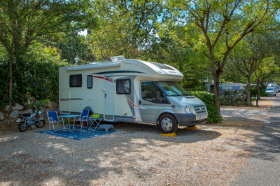 Pitch with car + tent/caravan or camping-car + electricity 10A — 2