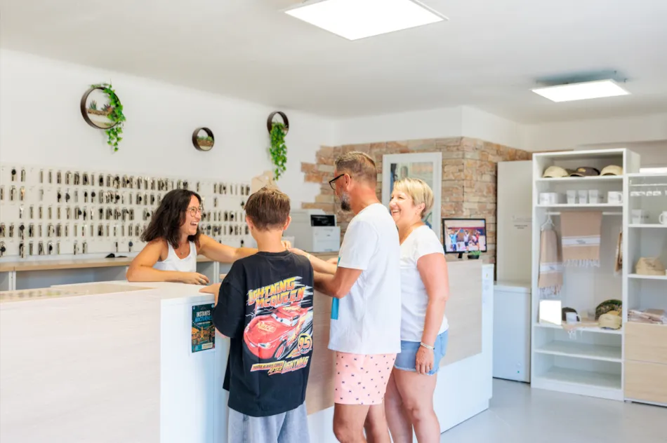Camping La Pinède