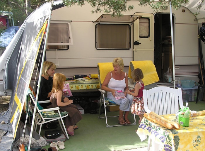 Emplacement Caravane / Camping-Car