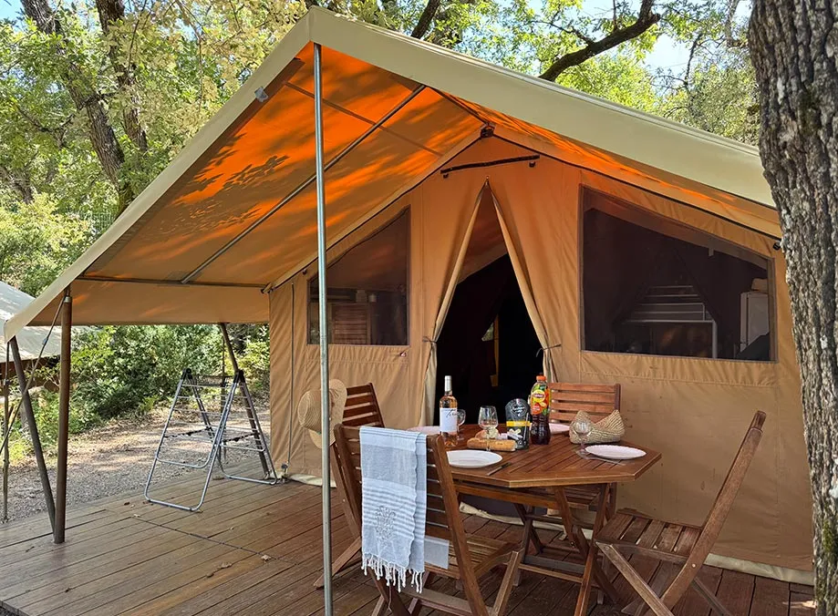 Location - Tente Lodge Cabanon Sur Pilotis 2 Chambres - Campasun Camping Du Soleil