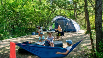 Pitch with car + tent/caravan or camping-car
